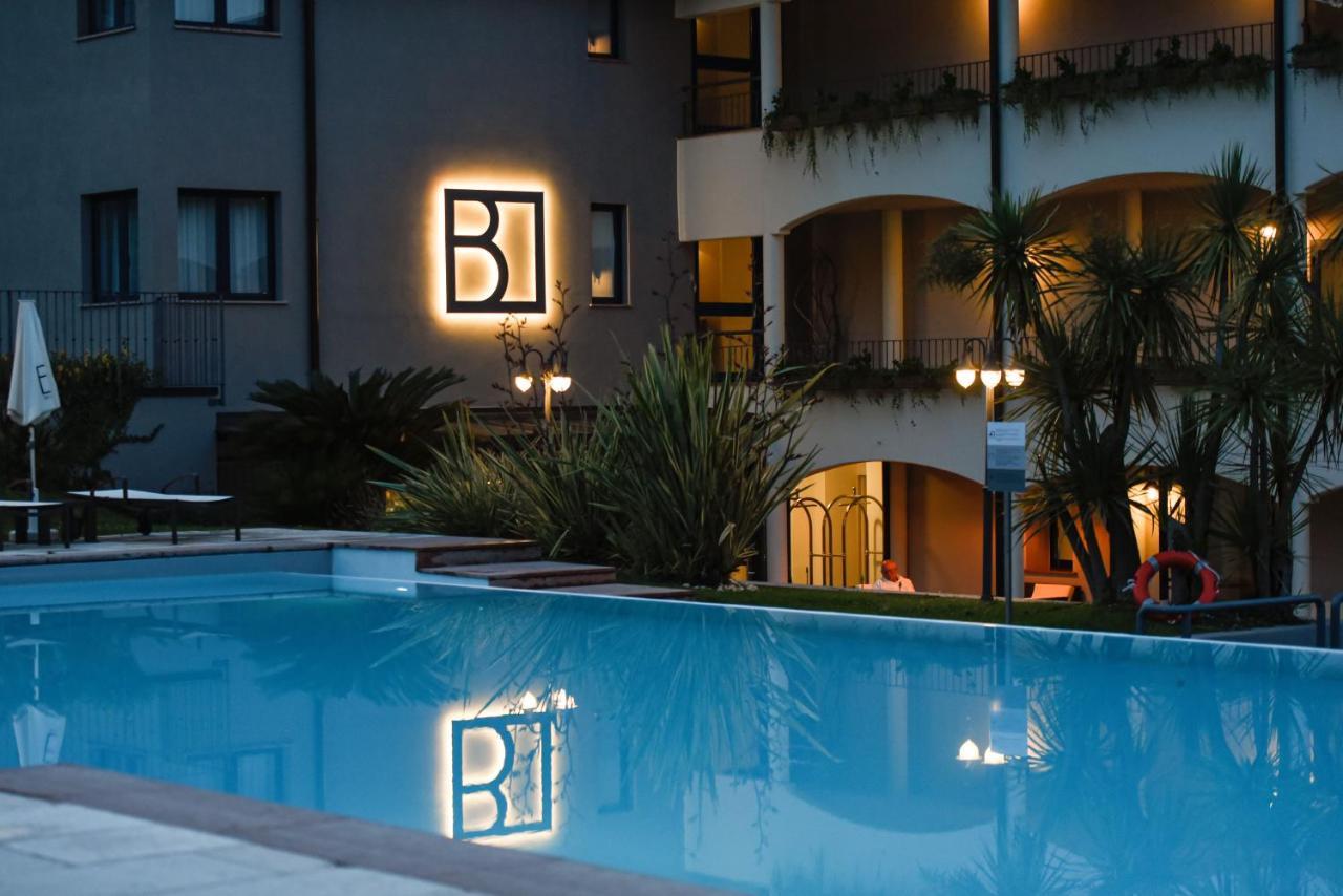 Bella Hotel & Restaurant With Private Dock For Mooring Boats سان فيليتْشي ديل بيناكو المظهر الخارجي الصورة