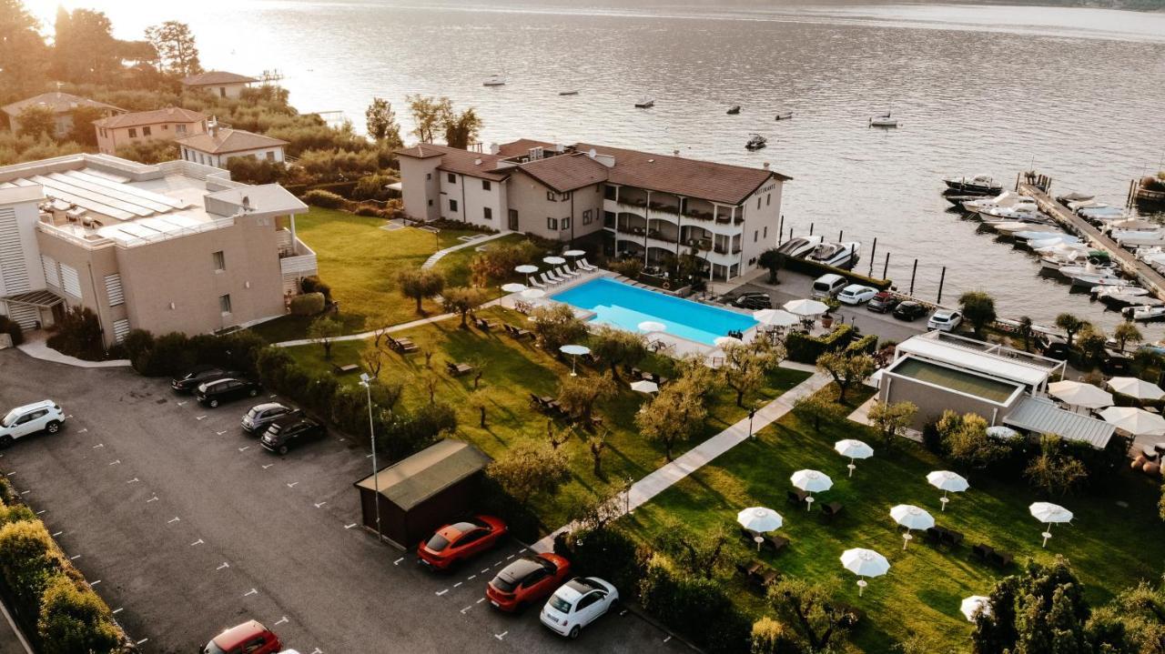 Bella Hotel & Restaurant With Private Dock For Mooring Boats سان فيليتْشي ديل بيناكو المظهر الخارجي الصورة