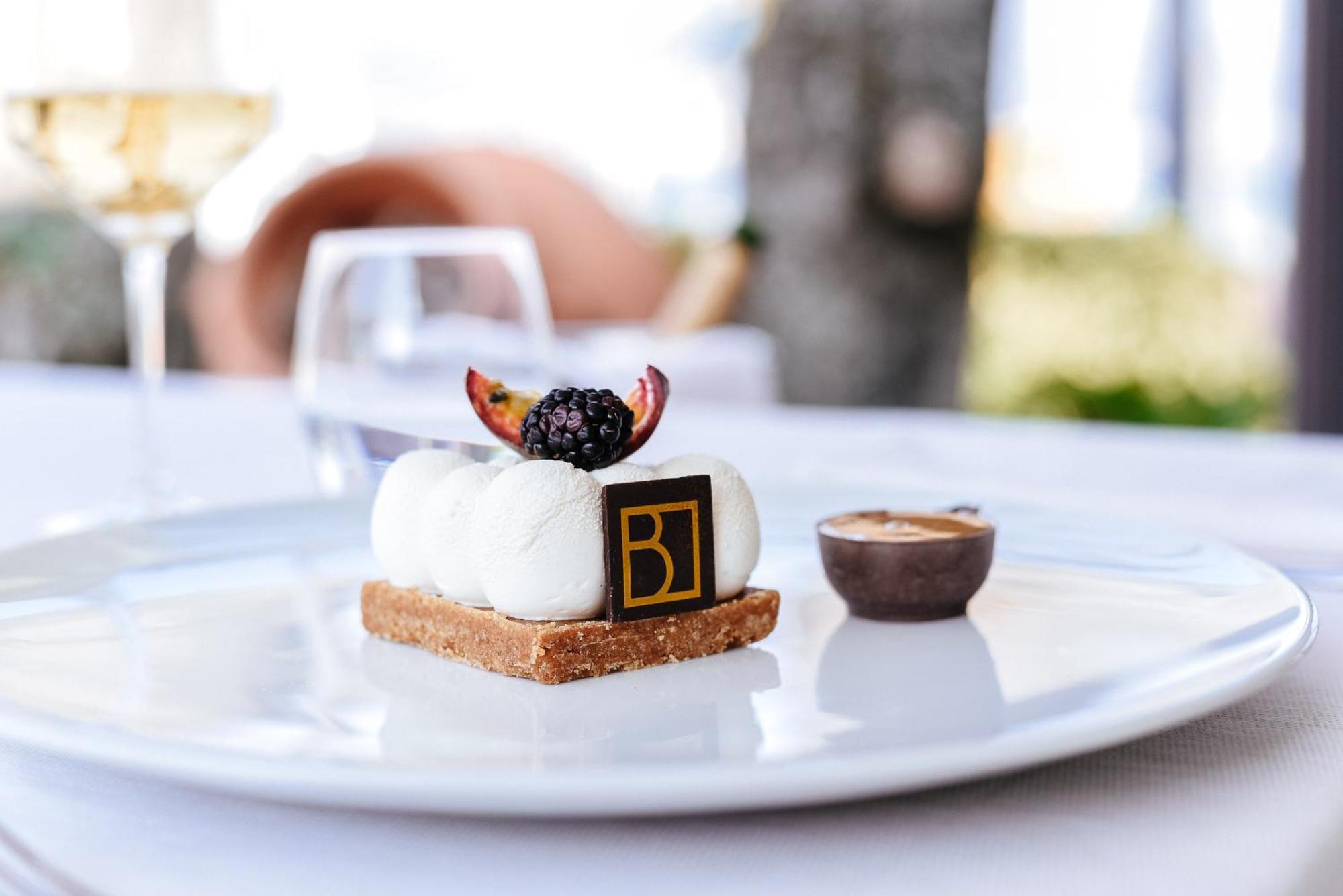 Bella Hotel & Restaurant With Private Dock For Mooring Boats سان فيليتْشي ديل بيناكو المظهر الخارجي الصورة